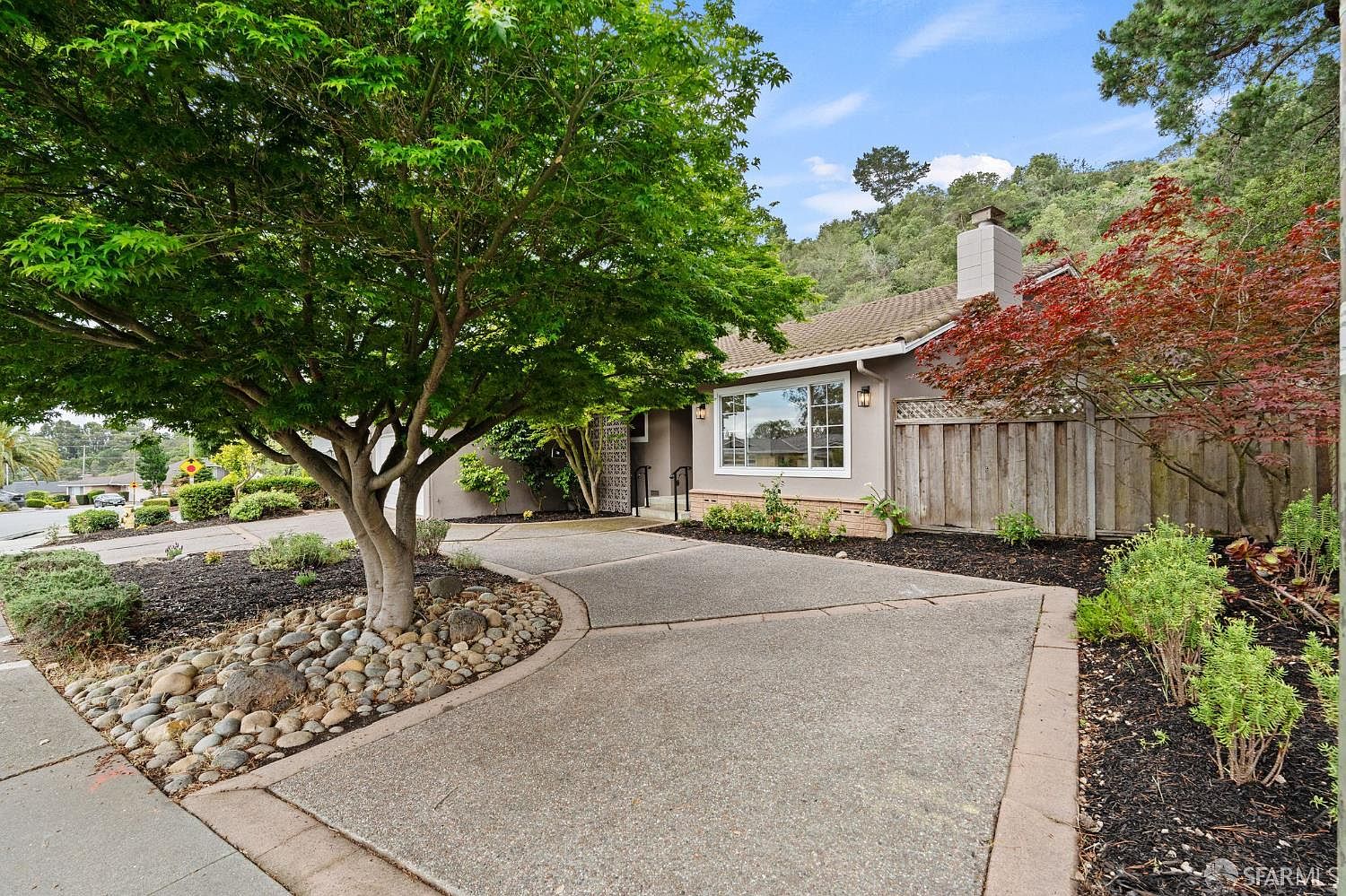 585 Helen Dr