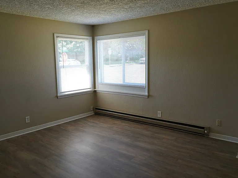 2703 R St — Photo 4