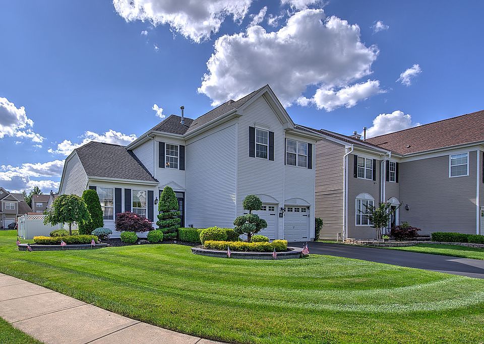 1st image of 15 Muirfield Dr