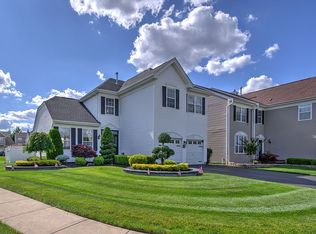 15 Muirfield Dr, Manalapan, NJ 07726