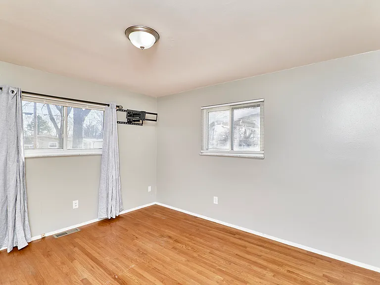 495 Versailles Dr — Photo 18