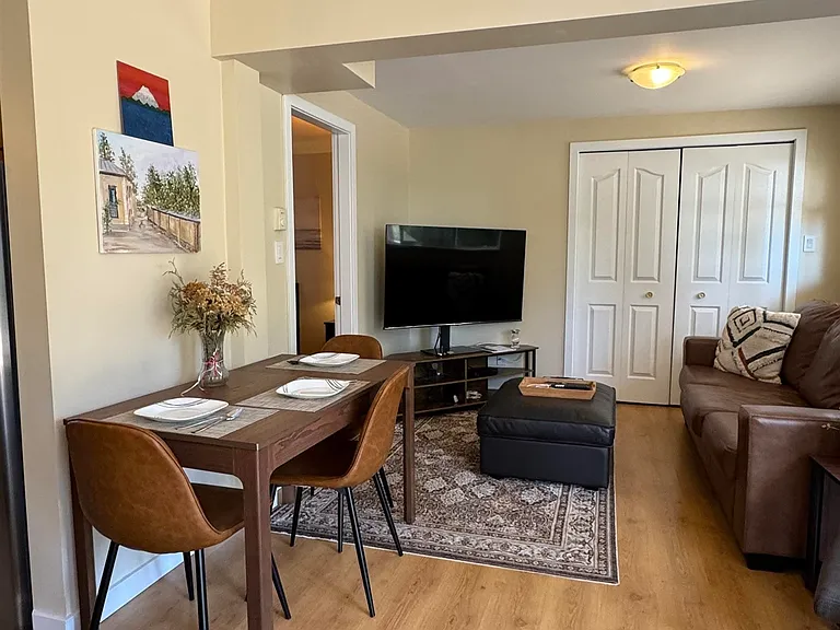 5345 Kensington Cres — Photo 18