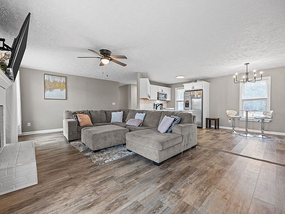 3rd image of 38 Hallmark Dr