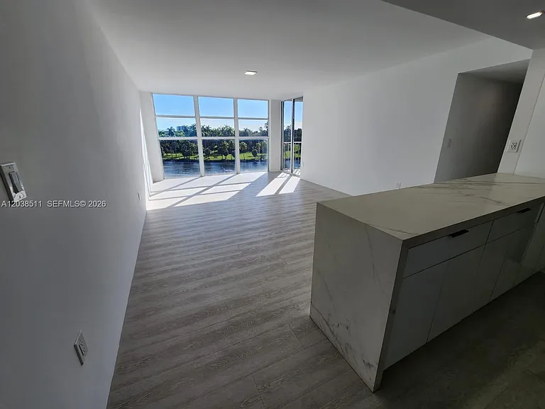 1700 NW North River Dr #606 — Photo 5