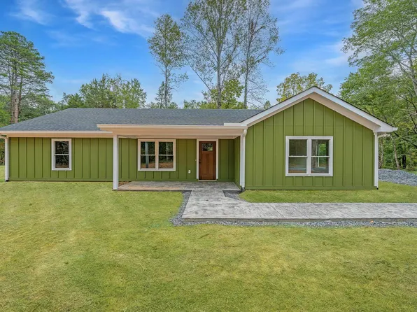 1 Ivy Rd, Howardsville, VA 24562