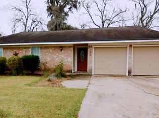 126 Cottonwood St, Lake Jackson, TX 77566