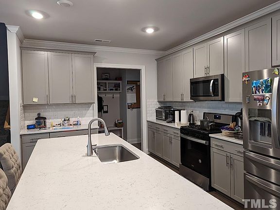 2nd image of 423 Bluffberry Way