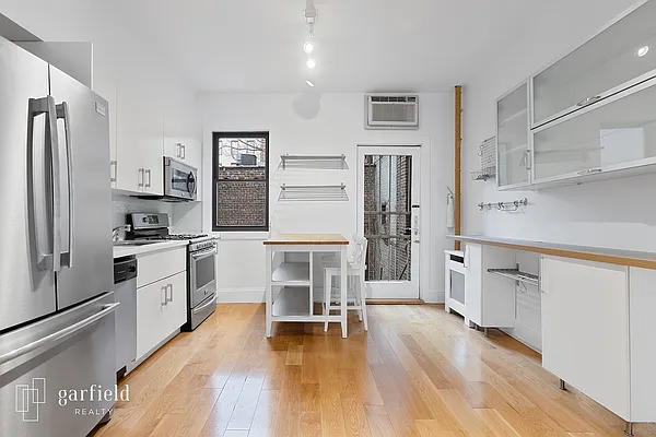 Rented by Garfield Realty  | media 17