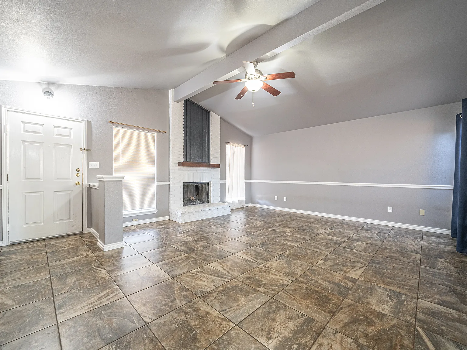 3 bed, 1339 sqft, $1,699 — Photo 2