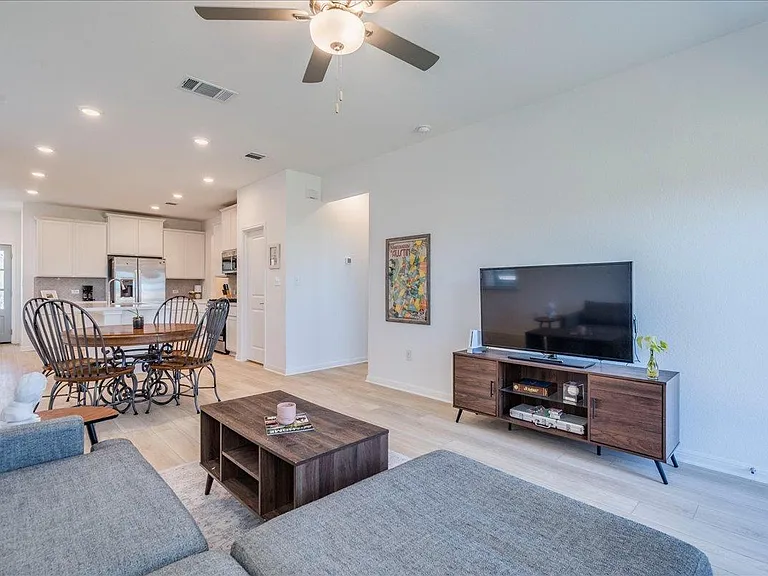 802 Papaya Dr — Photo 6