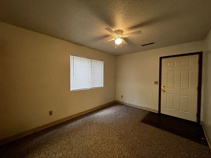427 S Van Buren St #5 — Photo 6