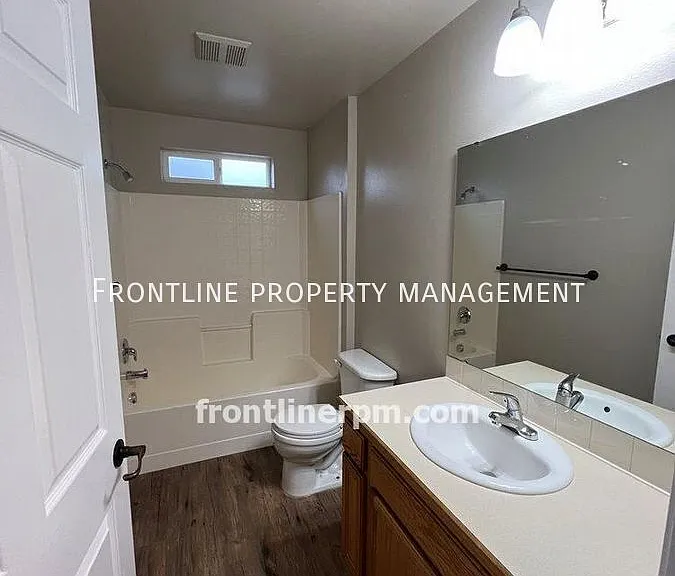 10063 W Garverdale Ln #202 — Photo 11