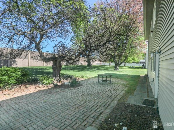 17 Wellington Rd, East Brunswick, NJ 08816