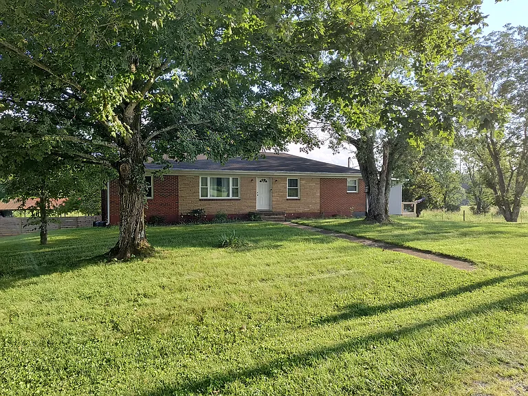 400 NW Williams Rd — Photo 1