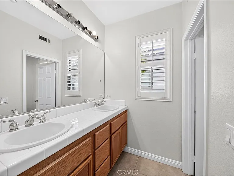 1300 McFadden Dr — Photo 31