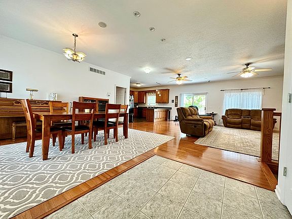 5th image of 514 Park Plaza Ct