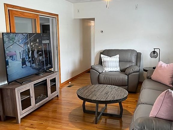 3rd image of 286 Newbury St Lot 2