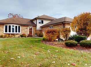 8667 Havens Dr, Darien, IL
