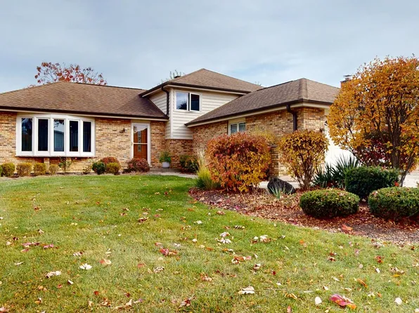 8667 Havens Dr, Darien, IL 60561