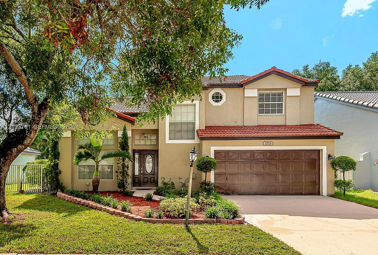 Embassy Lakes — Photo 1