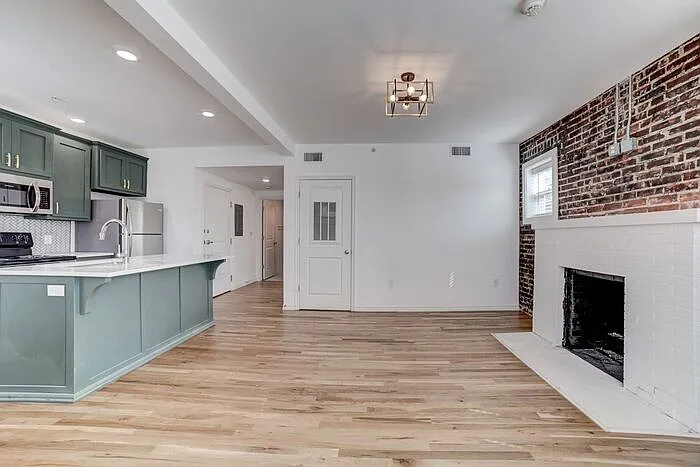 1123 N Main St #12 — Photo 18