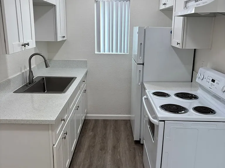 3117 Valle Ave #15 — Photo 2