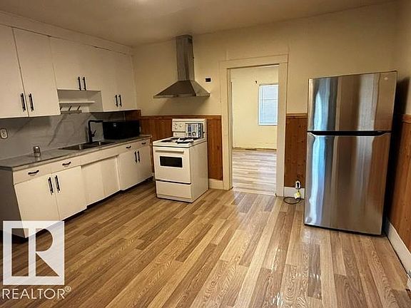 2nd image of 5019 49th Ave