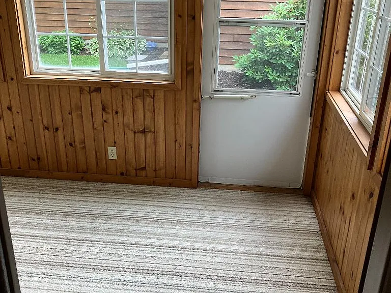 bonus 3 seasons room with lots of windows and electric