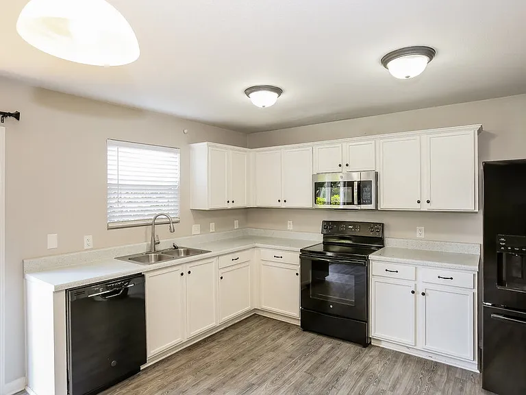 8817 Oak Dr NE — Photo 9