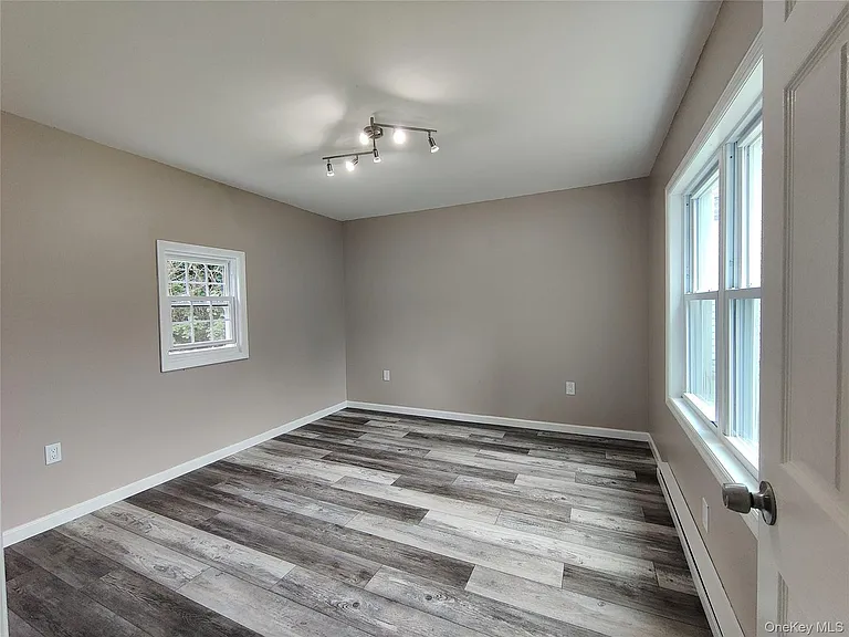 917-921 Violet Ave #B — Photo 12