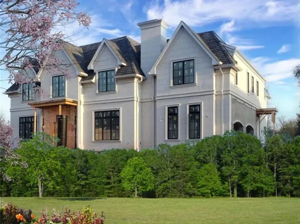 22 Sherri Ln, Spring Valley, NY 10977