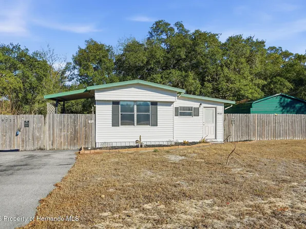 9727 Lake Dr, Weeki Wachee, FL 34613