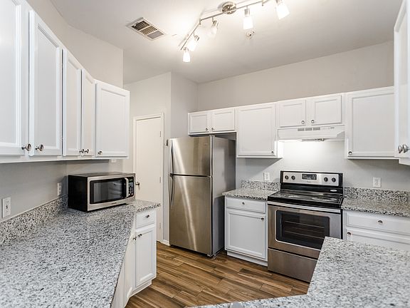 4th image of 2825 Reagan St APT D