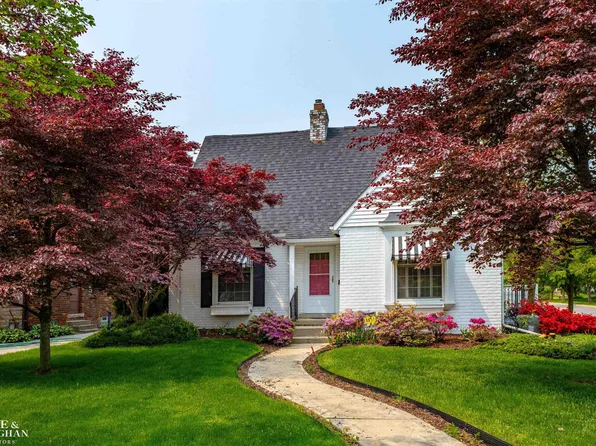 901 Lincoln Rd, Grosse Pointe, MI 48230