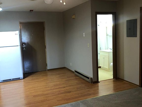 5th image of 103 N Kinzie Ave