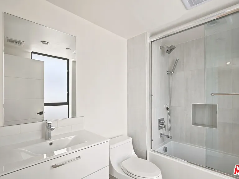 1434 N Poinsettia Pl #102 — Photo 11