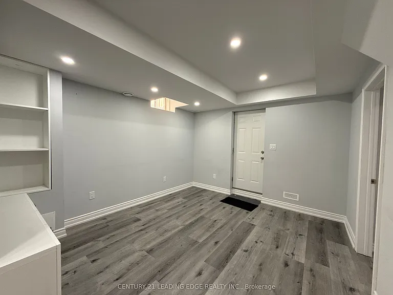 11 Northern Breeze Cres #LOWER — Photo 4
