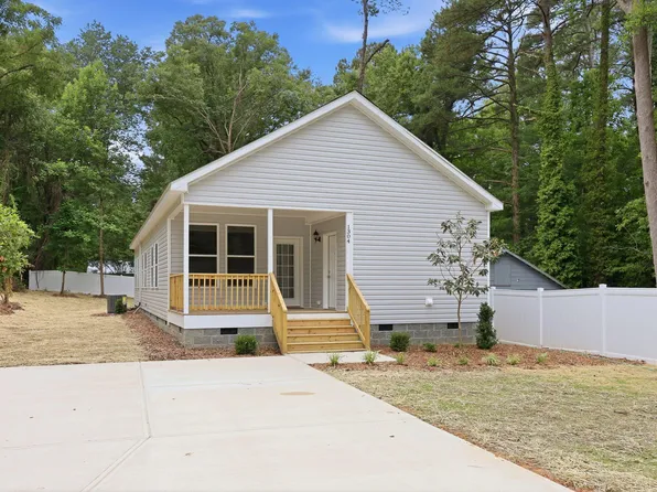 1304 Goldsboro Ave, Sanford, NC 27330