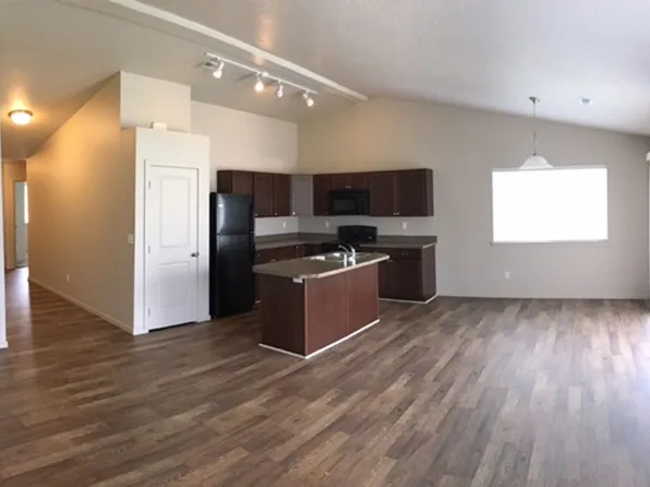 $1,795 / 3br - 1450ft2 - Stunning 3bd 2ba Valley Duplex W/Free Yard Care #1601 (Spokane Valley), 828-830 S Union Rd #828, Spokane, WA 99206