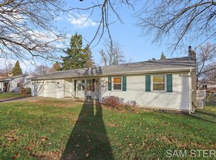 7870 Birchwood Ave, Jenison, MI 49428