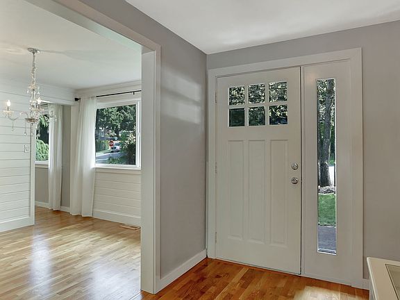 Den/office beside entry