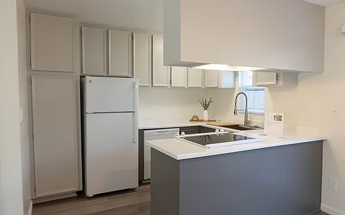 Cabana Apartments Photo 1