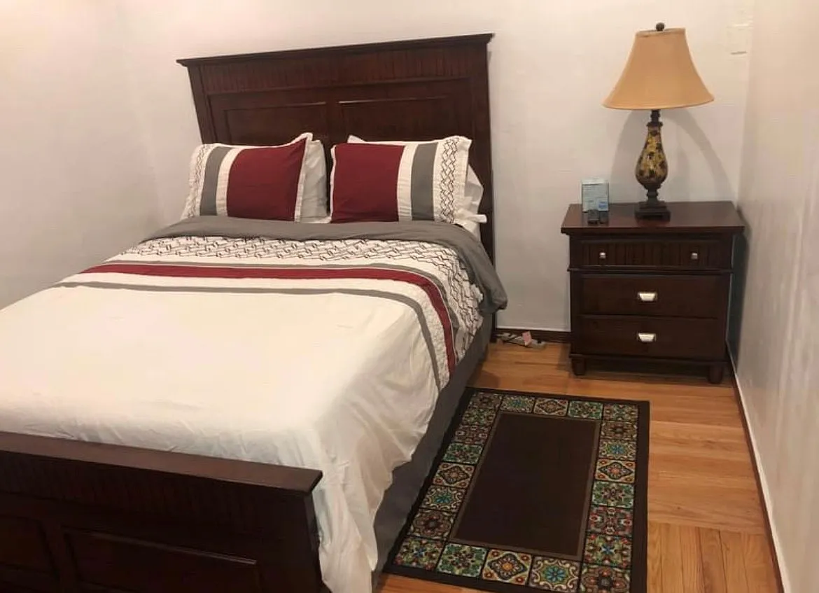 3 bed, 400 sqft, $1,200 — Photo 1