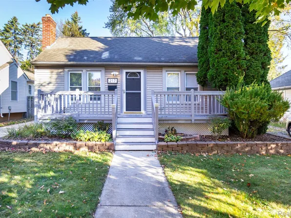 217 E Baker Ave, Clawson, MI 48017