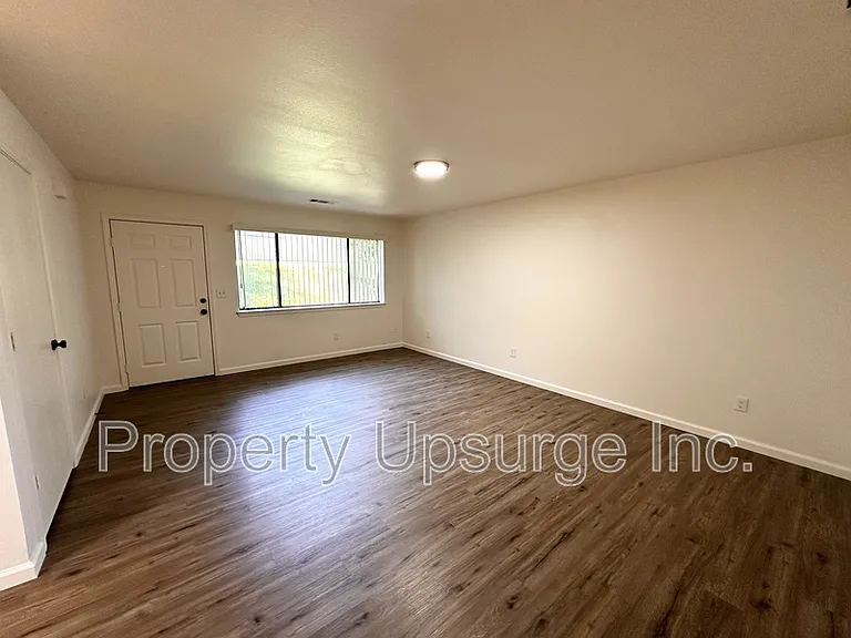 1529 Willis St #6 — Photo 8