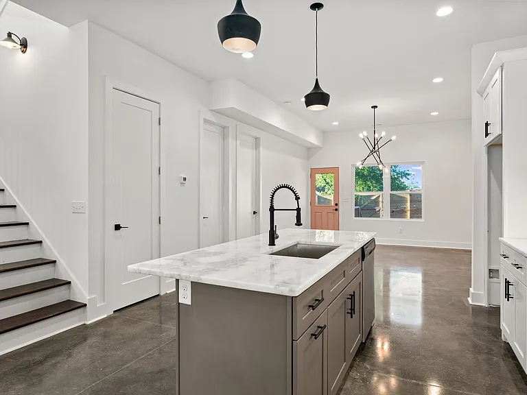 2714 Batavia St — Photo 12
