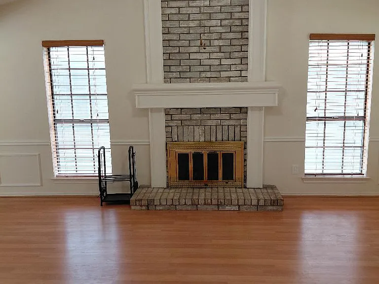 2012 Hawken Dr — Photo 2
