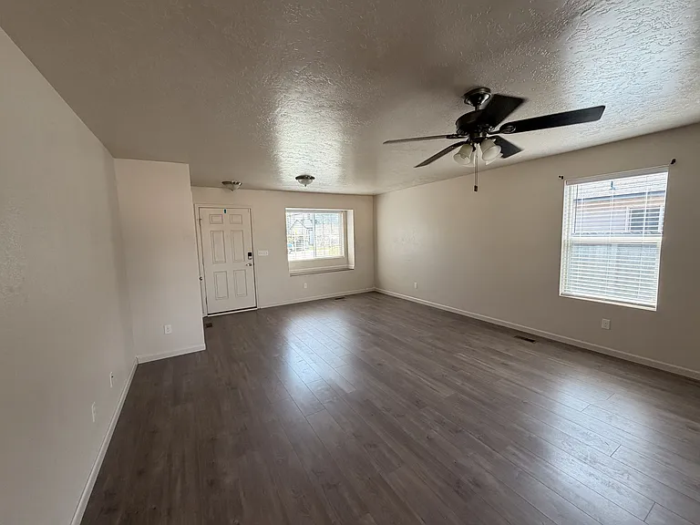 8556 W Snohomish St — Photo 2