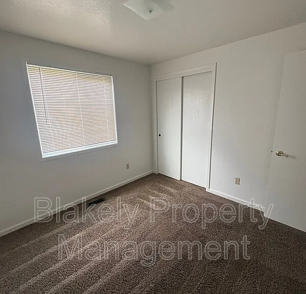 3047 N Linda Vista Ln — Photo 8