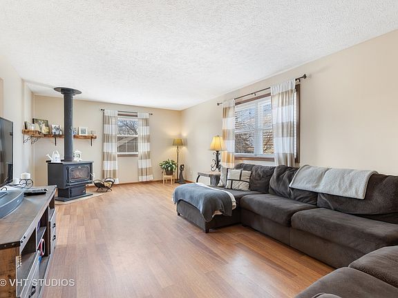 3rd image of 950 Joann Dr